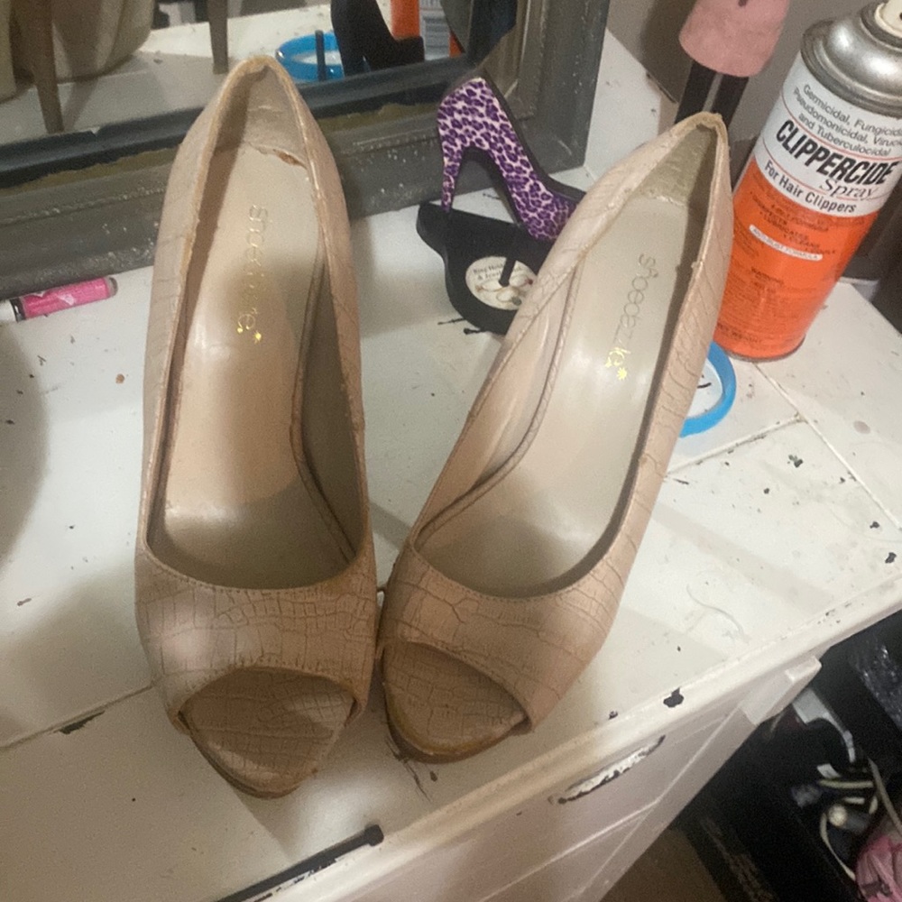 Shoe dazzle worn
